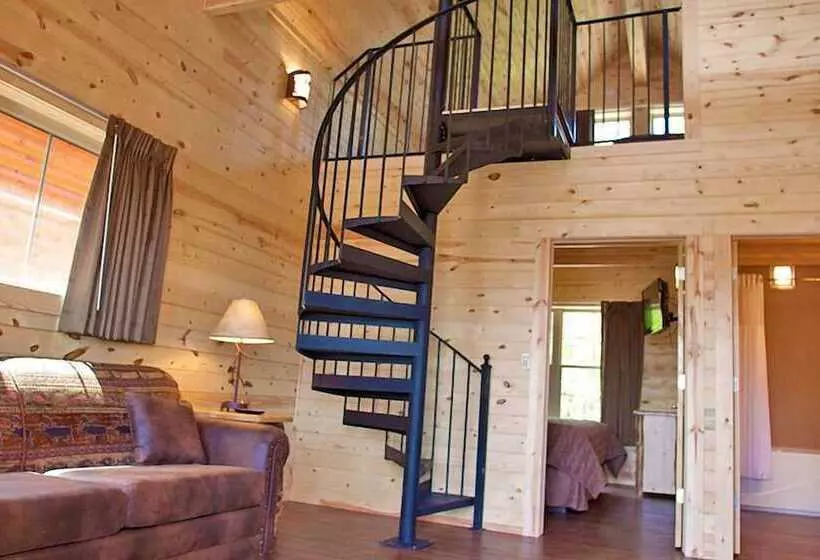 ホテル Cabins Of Mackinac & Lodge