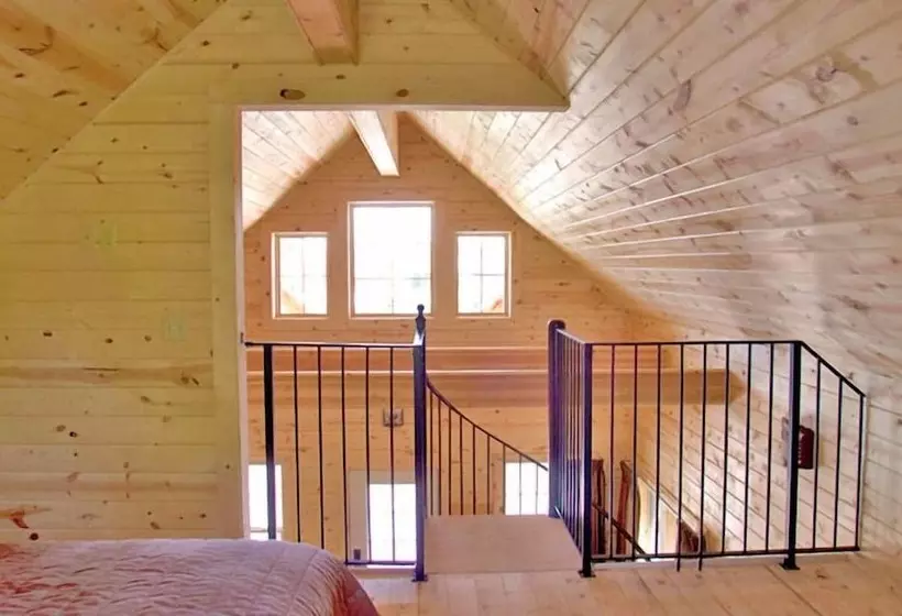 ホテル Cabins Of Mackinac & Lodge