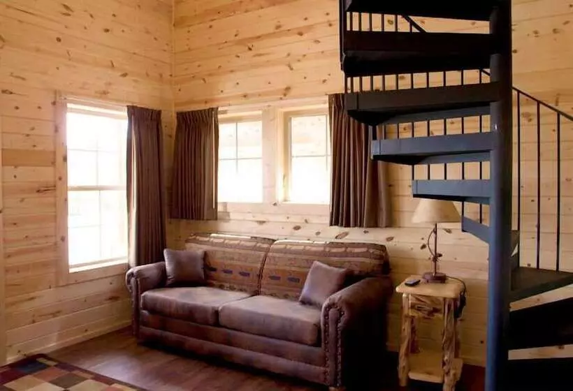 ホテル Cabins Of Mackinac & Lodge