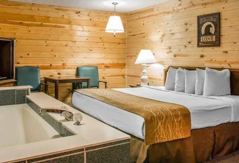 ホテル Cabins Of Mackinac & Lodge