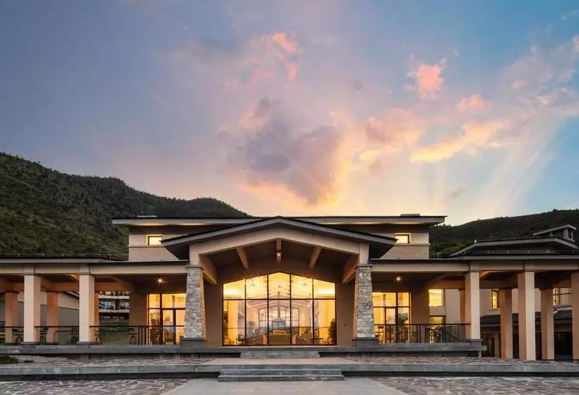 ホテル High Mountain Resort Shangri La