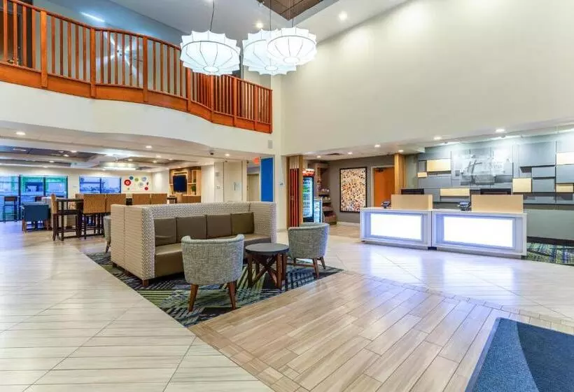 ホテル Holiday Inn Express & Suites Cedar Falls   Waterloo, An Ihg
