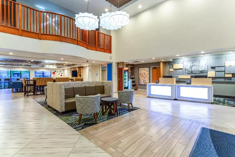 ホテル Holiday Inn Express & Suites Cedar Falls   Waterloo, An Ihg