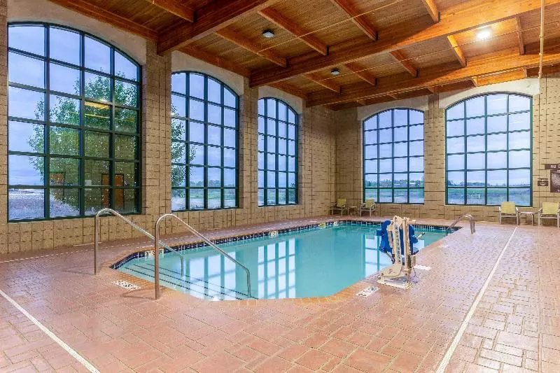 ホテル Holiday Inn Express & Suites Cedar Falls   Waterloo, An Ihg