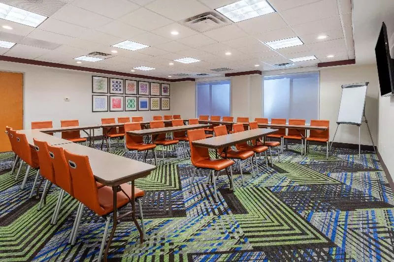 ホテル Holiday Inn Express & Suites Cedar Falls   Waterloo, An Ihg