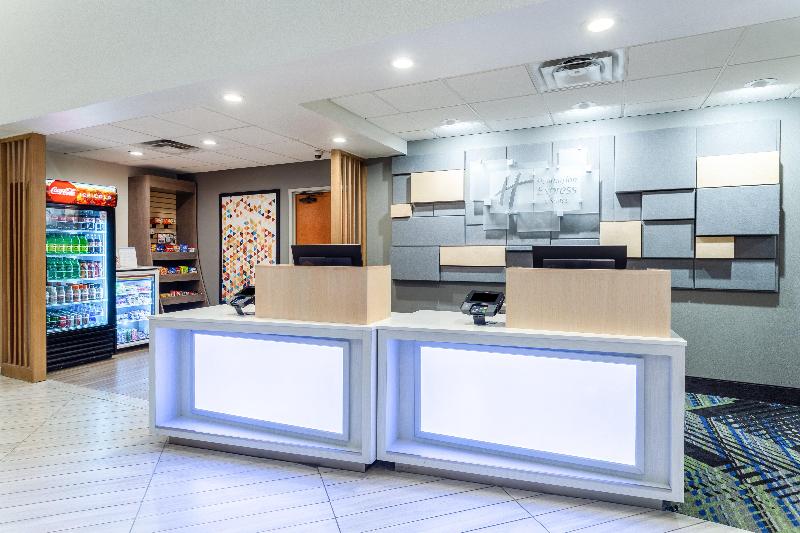 فندق Holiday Inn Express & Suites Cedar Falls   Waterloo, An Ihg