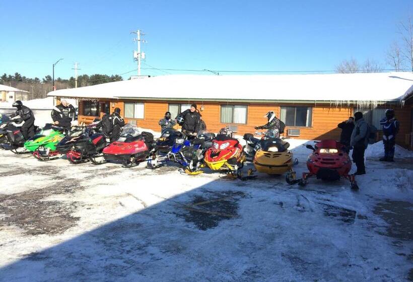 ホテル Northwoods Inn & Suites Minocqua