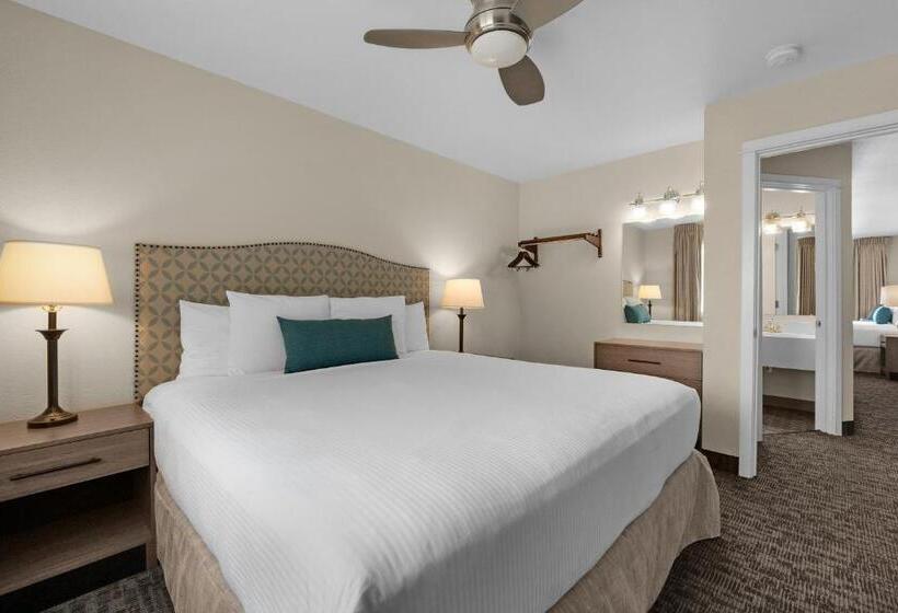 فندق Pelican Shores Inn