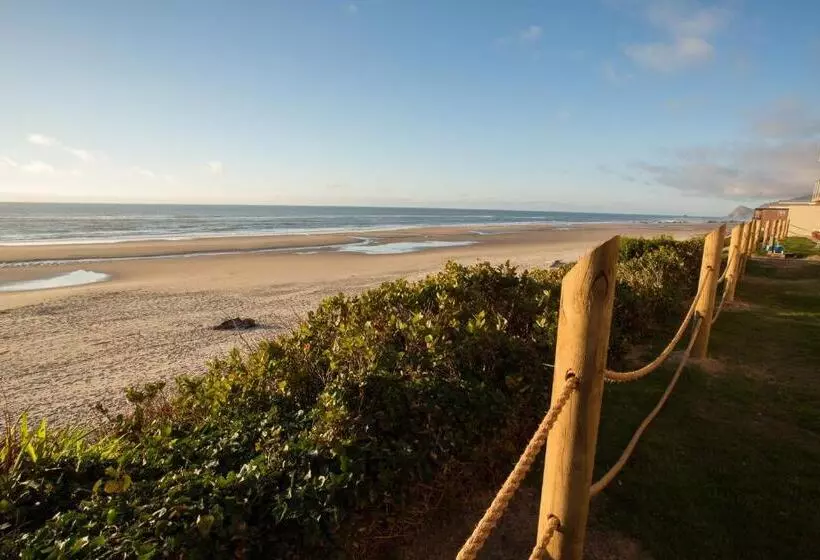 ホテル Pelican Shores Inn
