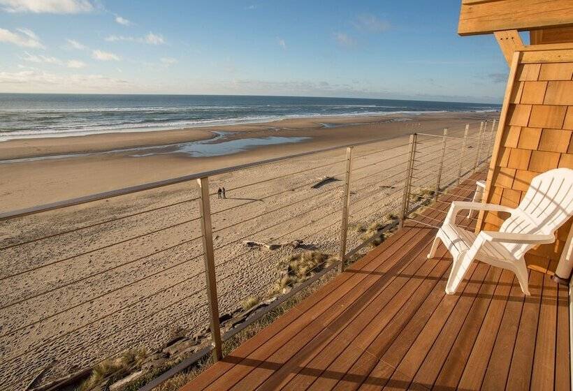 فندق Pelican Shores Inn