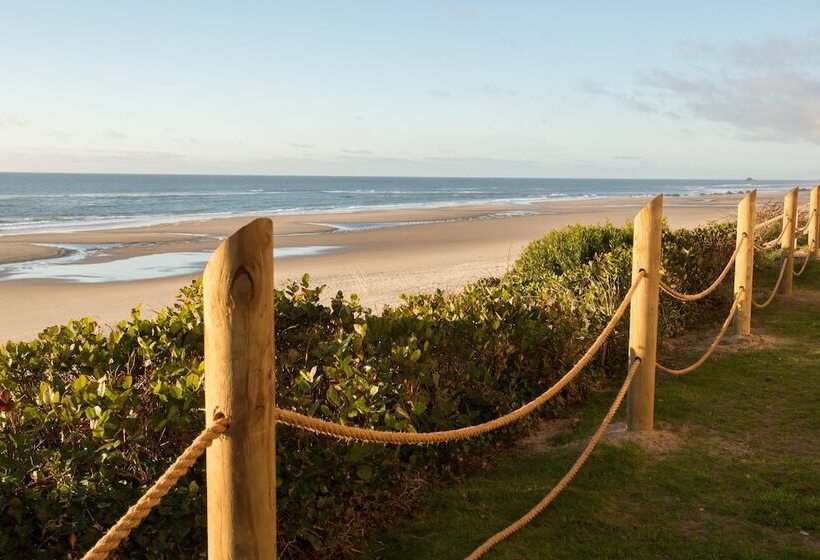 فندق Pelican Shores Inn