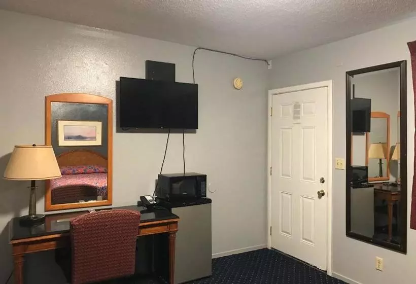 モーテル Travelers Inn