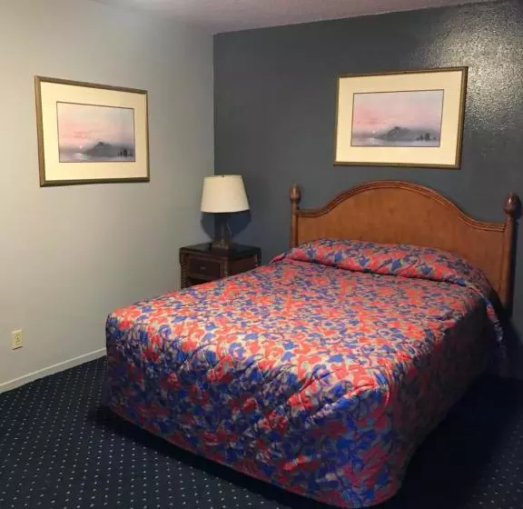モーテル Travelers Inn