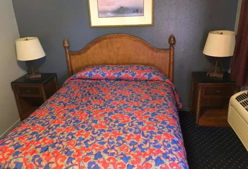 モーテル Travelers Inn
