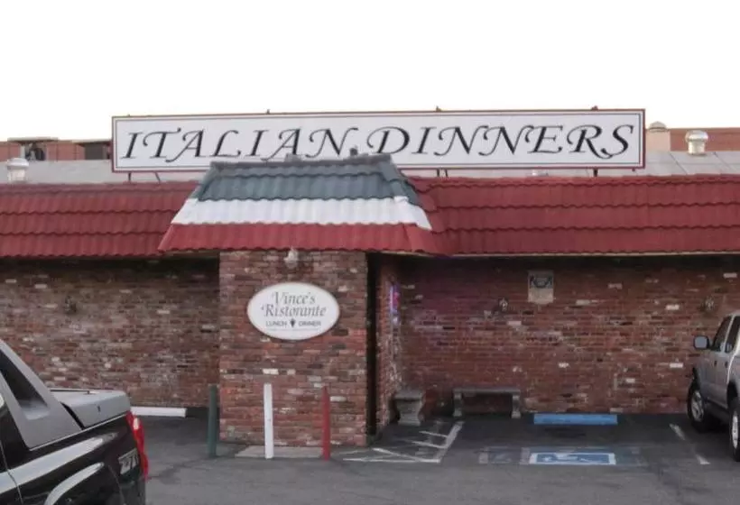 モーテル Travelers Inn