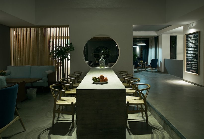 Отель Dali Pure Sea Travelling With