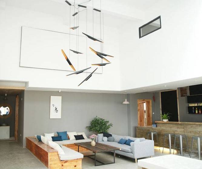 Отель Dali Pure Sea Travelling With