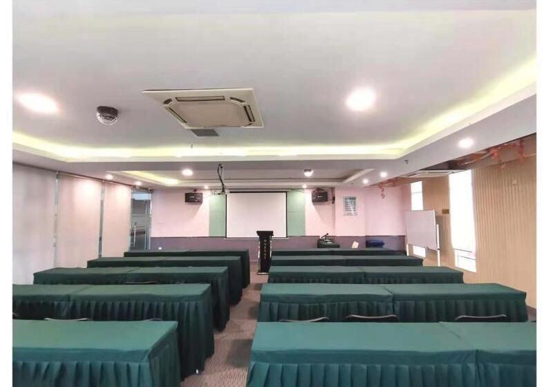 Отель Greentree Inn Guangdong Yangjiang Xiping Road Bus Terminal Station Express