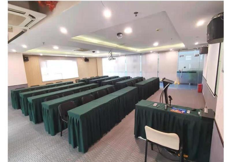 Отель Greentree Inn Guangdong Yangjiang Xiping Road Bus Terminal Station Express