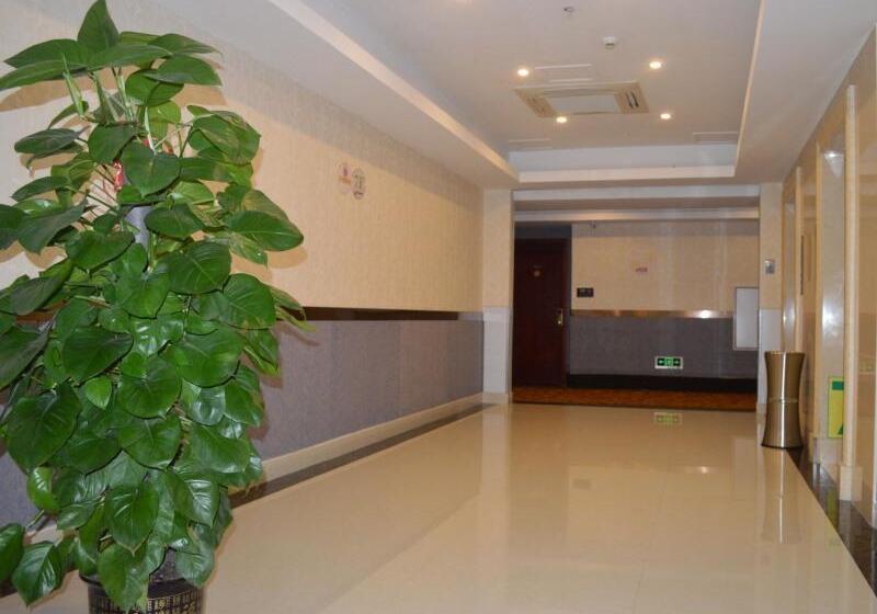 Отель Greentree Inn Guangdong Yangjiang Xiping Road Bus Terminal Station Express