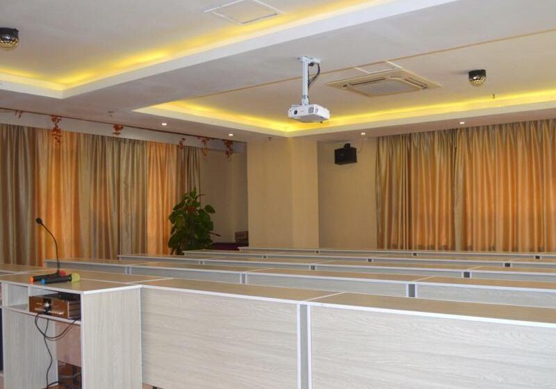 Отель Greentree Inn Guangdong Yangjiang Xiping Road Bus Terminal Station Express