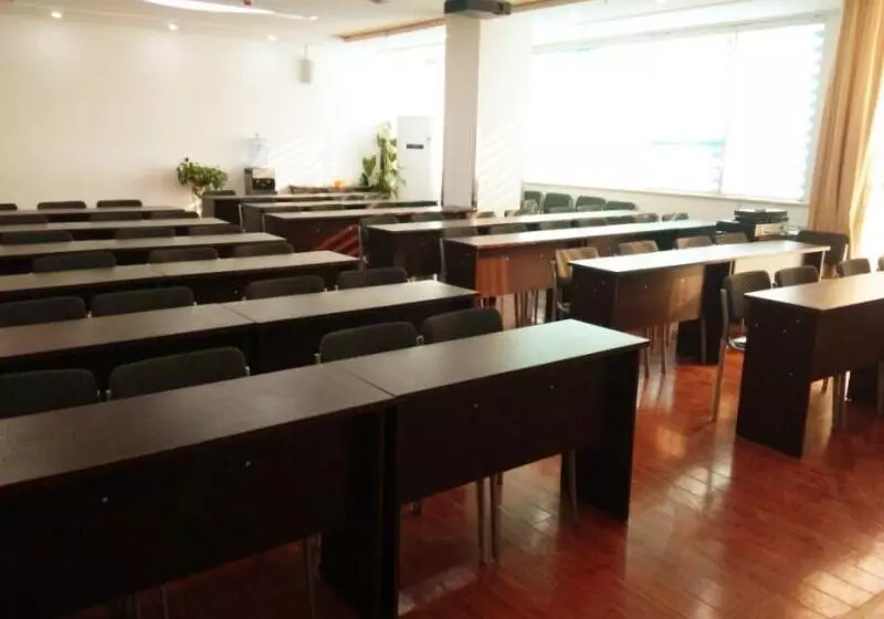 Hotelli Greentree Inn Shandong Dezhou Kangbo Avenue Stadium Express