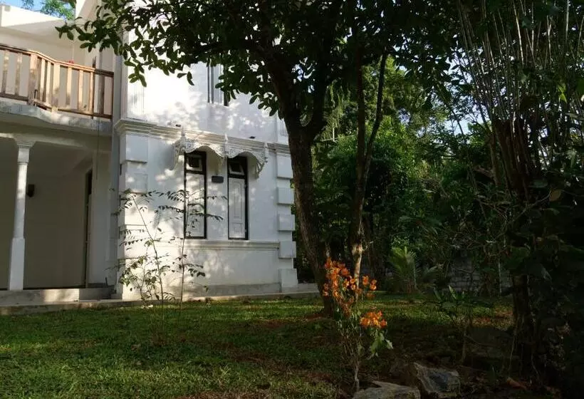 ペンション Watu House