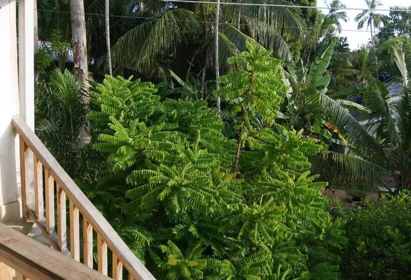 ペンション Watu House