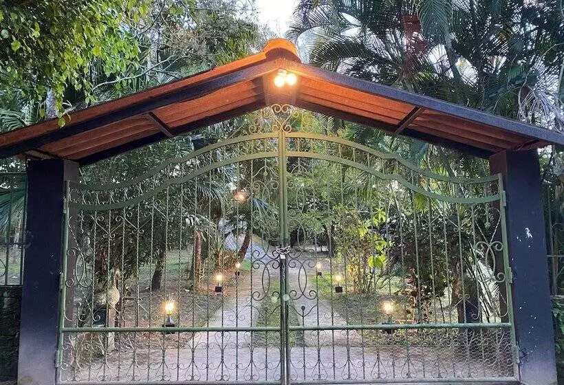 Retkeilymaja Nanda Parbat Hostal