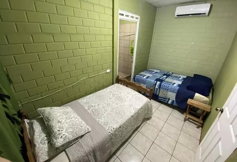 Retkeilymaja Nanda Parbat Hostal