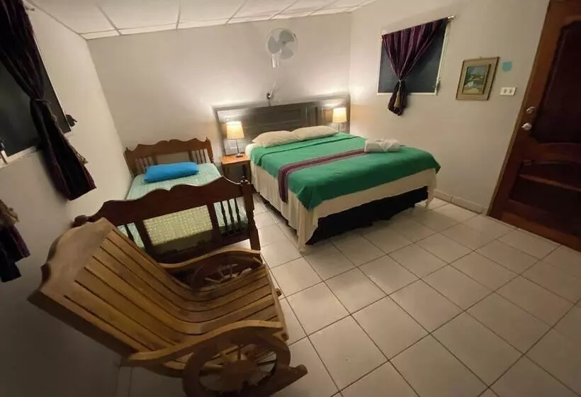 Retkeilymaja Nanda Parbat Hostal