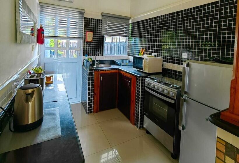 تختخواب و صبحانه Maison Charme De L'ile