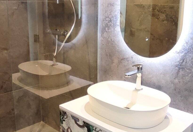 ホテル Kyriad Chateauroux Nord Aeroport