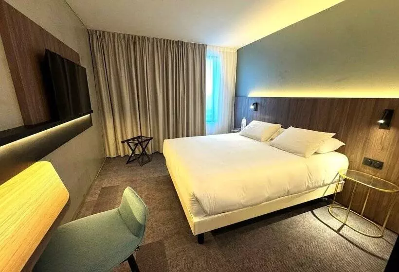 ホテル Kyriad Chateauroux Nord Aeroport