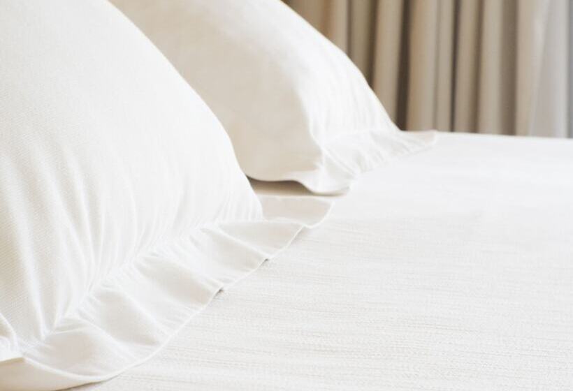 ホテル Kyriad Chateauroux Nord Aeroport