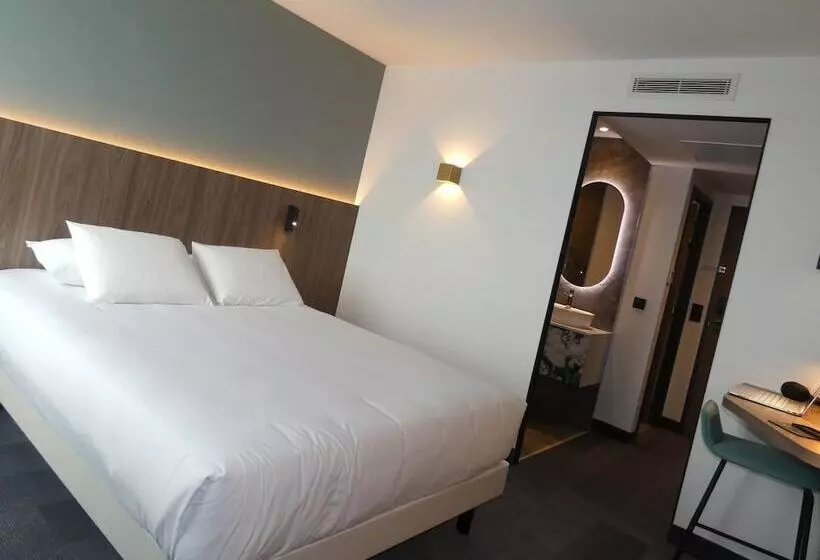 ホテル Kyriad Chateauroux Nord Aeroport