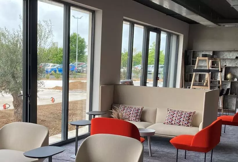 ホテル Kyriad Chateauroux Nord Aeroport