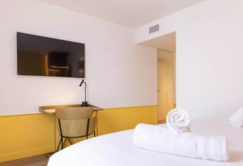 ホテル Hôtel Kyriad Prestige Paris Asnieres