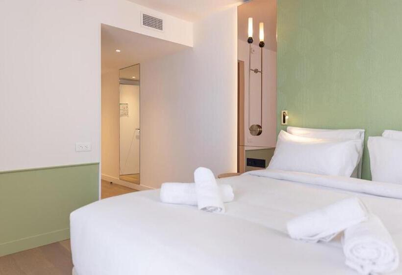 هتل Hôtel Kyriad Prestige Paris Asnieres