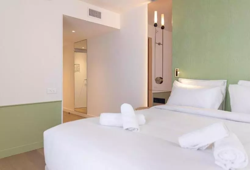 ホテル Hôtel Kyriad Prestige Paris Asnieres