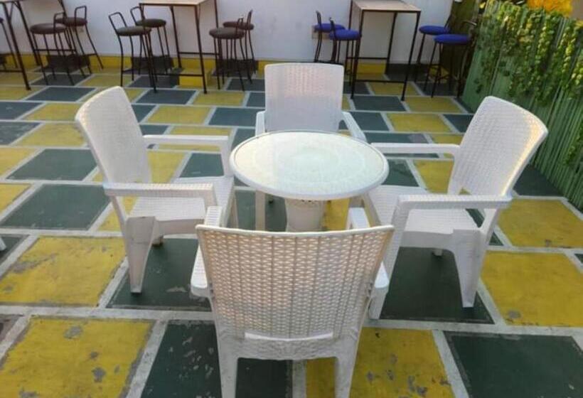 호텔 Majestic Jpm   East Of Kailash