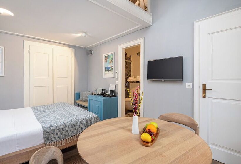 پانسیون Clouds Boutique Guesthouse