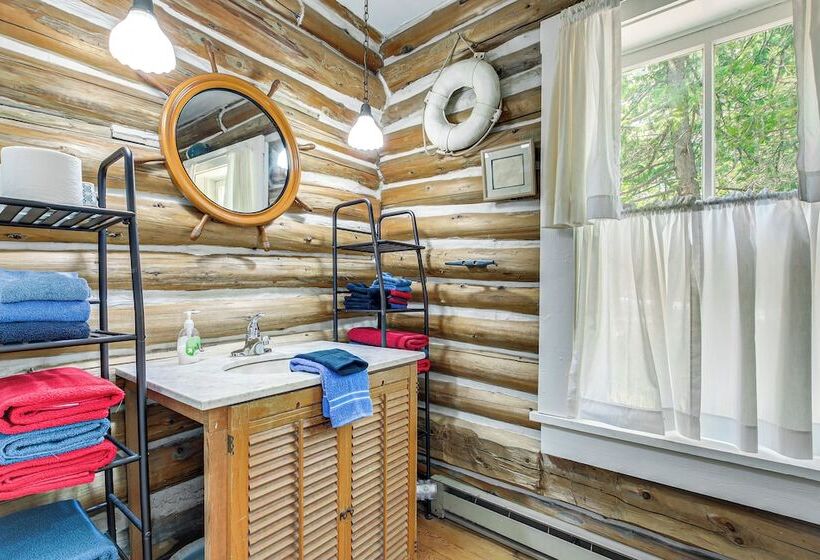 Baileys Harbor Cottage W/ Dock: Steps To Lake!