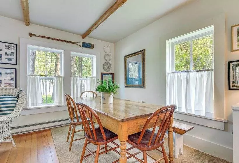 Baileys Harbor Cottage W/ Dock: Steps To Lake!