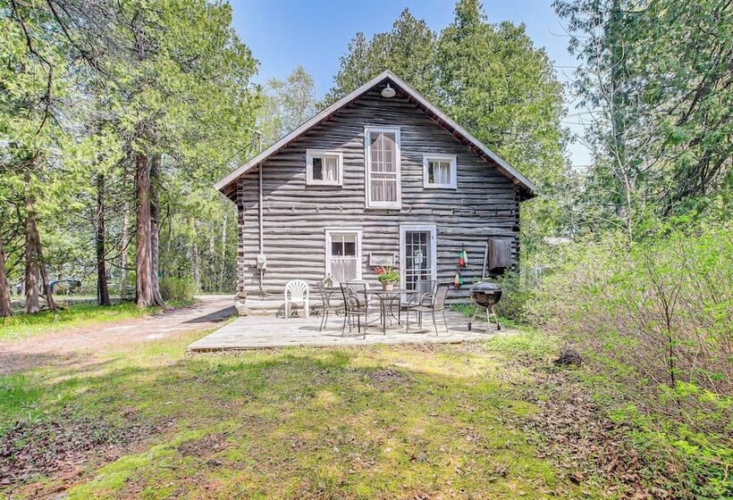 Baileys Harbor Cottage W/ Dock: Steps To Lake!