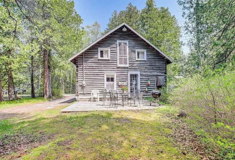 Baileys Harbor Cottage W/ Dock: Steps To Lake!