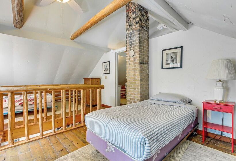 Baileys Harbor Cottage W/ Dock: Steps To Lake!