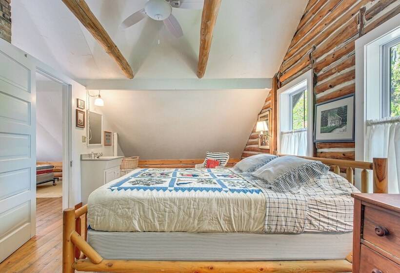 Baileys Harbor Cottage W/ Dock: Steps To Lake!