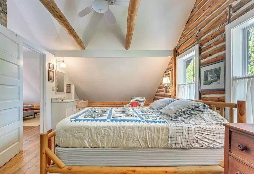 Baileys Harbor Cottage W/ Dock: Steps To Lake!