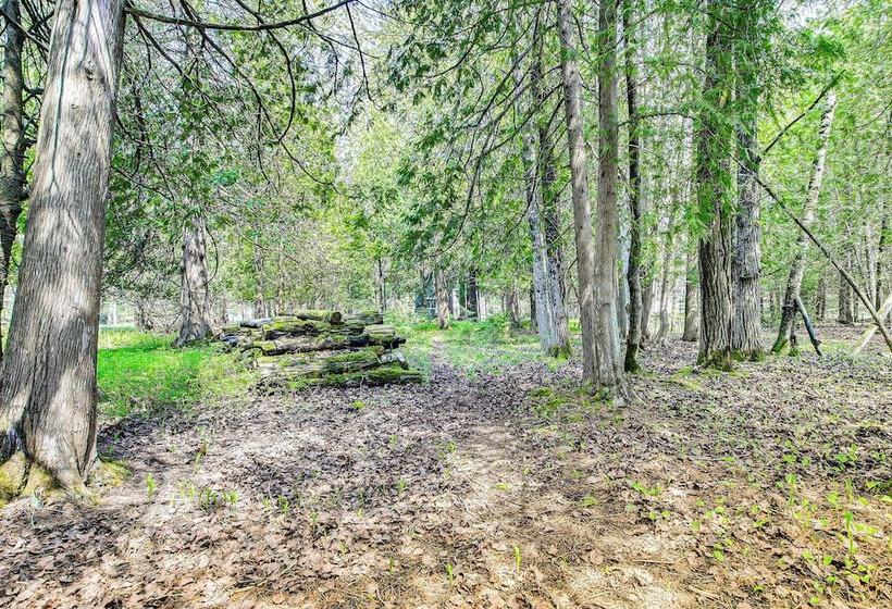 Baileys Harbor Cottage W/ Dock: Steps To Lake!